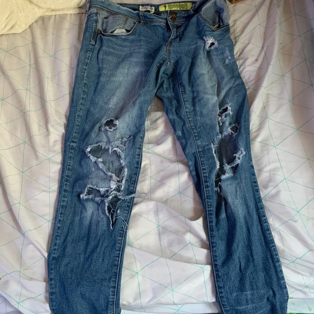 Light/dark wash ripped jeans
